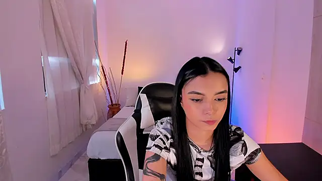 Snapshot of AnabelWolf chatting on October 14, 2025, 4:30 pm AnabelWolf online show from October 14, 2025, 4:30 pm