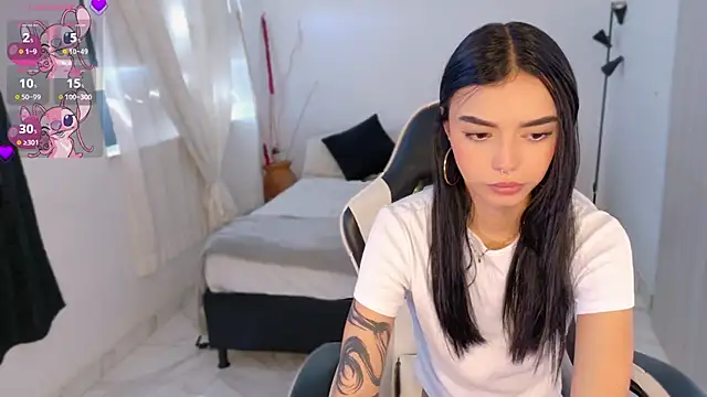 Snapshot of AnabelWolf chatting on November 18, 2025, 3:27 pm AnabelWolf online show from November 18, 2025, 3:27 pm