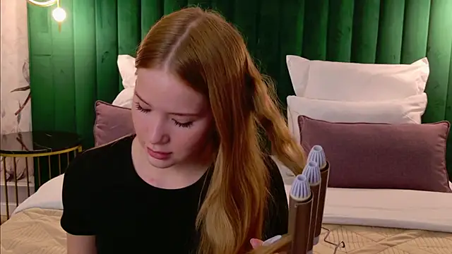 MichelleReid online show from September 24, 2025, 3:10 am