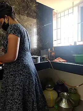 Tamil Shalini Lustyy online show from April 18, 2026, 3:54 am