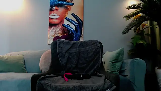 EvySmithXXX online show from December 22, 2025, 5:15 am