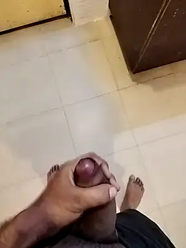 rhlagr85 online show from November 12, 2025, 7:24 pm