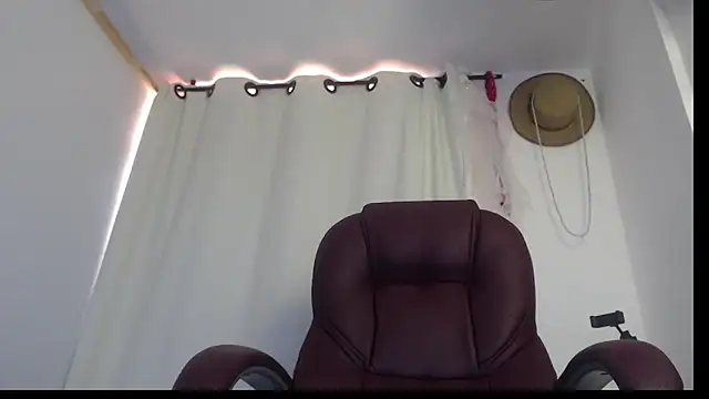 Snapshot of Xileny-Halliwey chatting on February 8, 2026, 3:59 pm Xileny-Halliwey online show from February 8, 2026, 3:59 pm