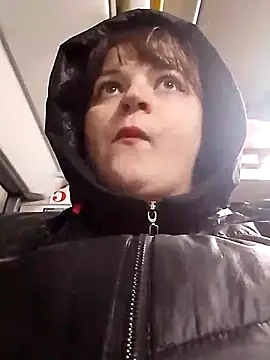 Eva Florence online show from January 9, 2025, 5:00 pm