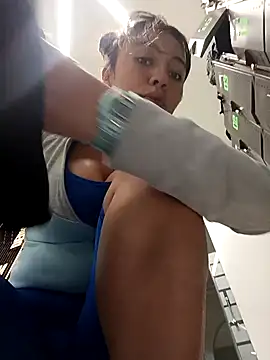 LIZ-06  online show from February 6, 2025, 1:10 pm