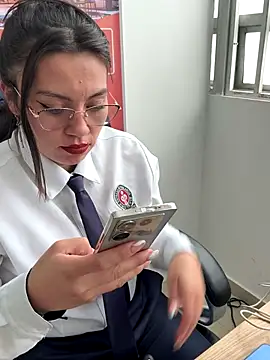 LIZ-06  online show from November 15, 2025, 1:51 pm