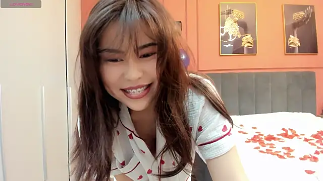 Snapshot of may_mia chatting on March 10, 2025, 6:59 am may mia online show from March 10, 2025, 6:59 am