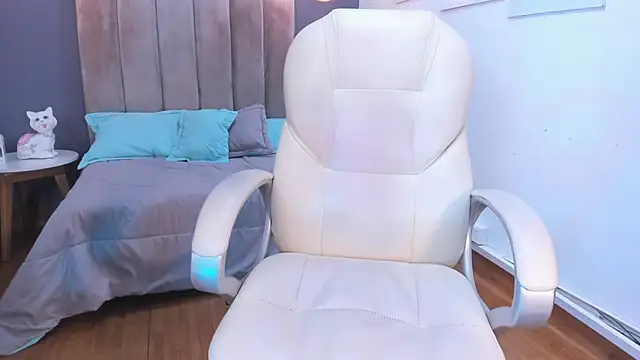 Snapshot of cami_rouxxx_ chatting on January 14, 2025, 12:54 am cami rouxxx online show from January 14, 2025, 12:54 am