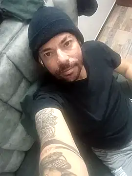 Snapshot of Ricooooo72 chatting on April 15, 2026, 5:03 am Ricooooo72 online show from April 15, 2026, 5:03 am