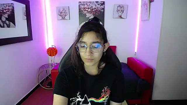 Lili Gomez  online show from January 22, 2025, 12:49 pm