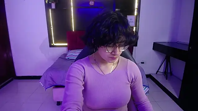 Lili Gomez  online show from November 8, 2025, 1:11 pm