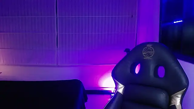 Lili Gomez  online show from November 26, 2025, 1:34 pm