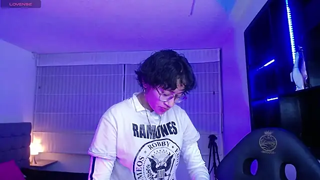 Lili Gomez  online show from January 12, 2026, 12:54 pm