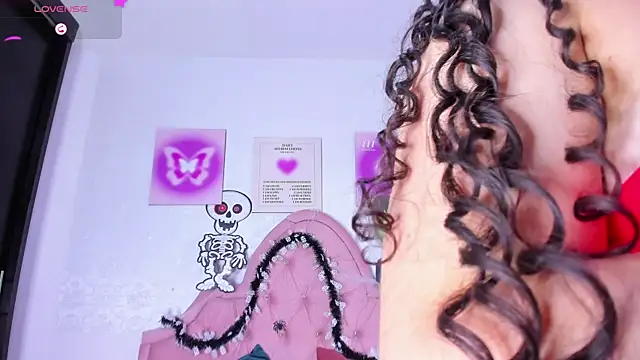 amandalee01 online show from October 16, 2025, 7:48 pm