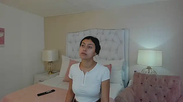 MiaLevitz online show from March 18, 2025, 11:41 am