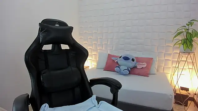 stephanya  online show from January 12, 2025, 2:14 am