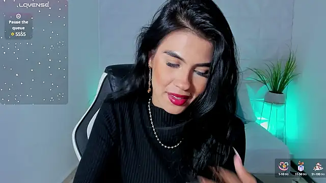 stephanya  online show from March 12, 2025, 7:06 pm