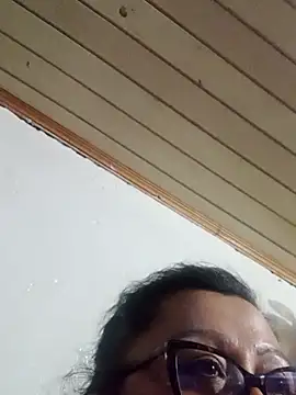 Snapshot of Darly_Gomez chatting on January 9, 2025, 10:52 pm Darly Gomez online show from January 9, 2025, 10:52 pm