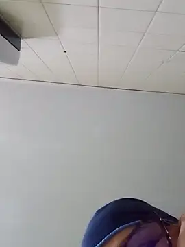 Snapshot of Darly_Gomez chatting on January 29, 2025, 2:51 am Darly Gomez online show from January 29, 2025, 2:51 am