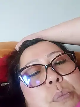 Snapshot of Darly_Gomez chatting on February 17, 2025, 8:58 pm Darly Gomez online show from February 17, 2025, 8:58 pm