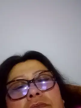 Snapshot of Darly_Gomez chatting on February 18, 2025, 12:04 am Darly Gomez online show from February 18, 2025, 12:04 am