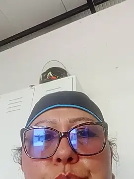 Snapshot of Darly_Gomez chatting on February 18, 2025, 3:32 pm Darly Gomez online show from February 18, 2025, 3:32 pm