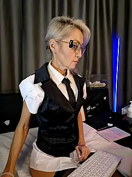 Snapshot of Milforja chatting on October 18, 2025, 6:48 am Milforja online show from October 18, 2025, 6:48 am