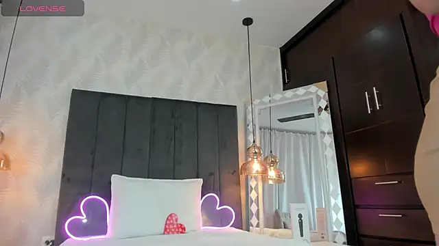 SHARONN     online show from January 24, 2025, 3:54 am