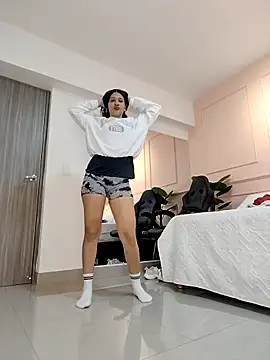 SHARONN     online show from October 9, 2025, 4:10 am