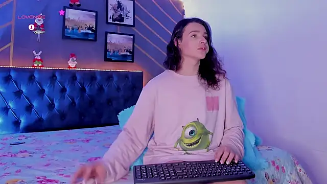 elafranco  online show from December 15, 2024, 1:57 am