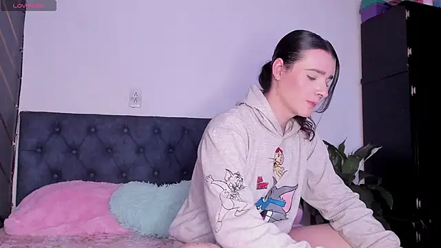 elafranco  online show from January 31, 2025, 1:45 pm