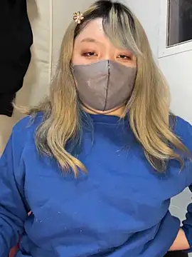 YUNA-yuna online show from January 3, 2025, 2:51 pm