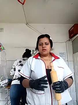 Snapshot of tuty_Tap chatting on December 2, 2025, 2:12 pm tuty Tap online show from December 2, 2025, 2:12 pm