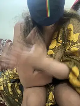 HoneyBearCpl online show from December 29, 2024, 7:32 pm