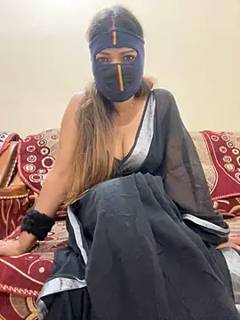 HoneyBearCpl online show from February 10, 2025, 4:47 pm