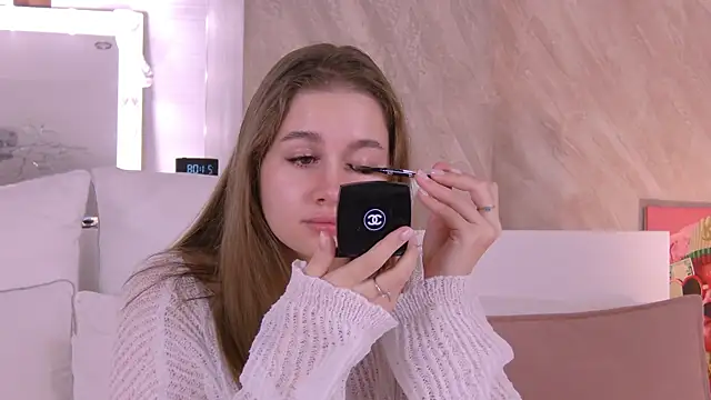 EllieHayes online show from November 10, 2025, 6:07 pm