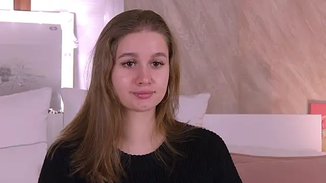 EllieHayes online show from November 17, 2025, 6:24 pm