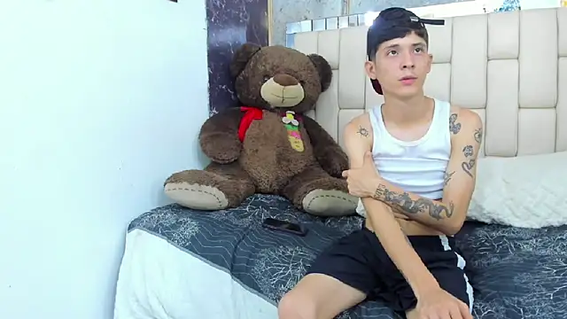 Bi Latin Boys1 online show from December 28, 2024, 11:52 am