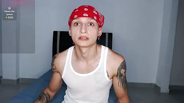 arthurphoenix  online show from December 19, 2024, 2:56 am