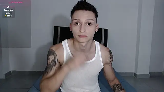 arthurphoenix  online show from December 20, 2024, 8:06 am