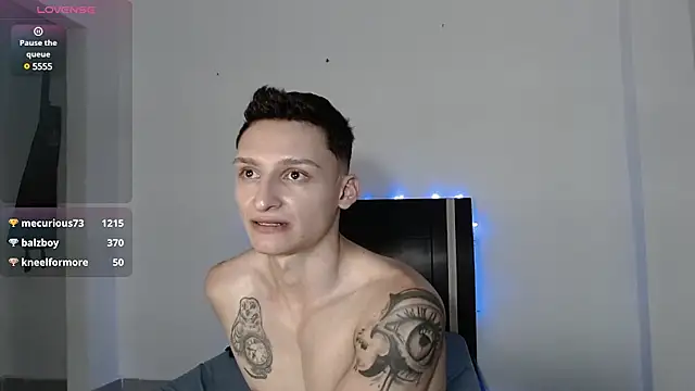 arthurphoenix  online show from December 24, 2024, 10:33 am