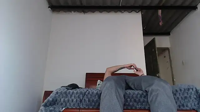 arthurphoenix  online show from November 10, 2025, 7:57 pm