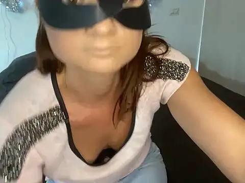 Snapshot of Samira-Summer chatting on January 9, 2025, 3:12 pm Samira-Summer online show from January 9, 2025, 3:12 pm