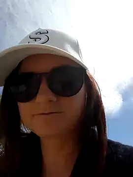 Snapshot of Samira-Summer chatting on March 13, 2025, 10:47 am Samira-Summer online show from March 13, 2025, 10:47 am