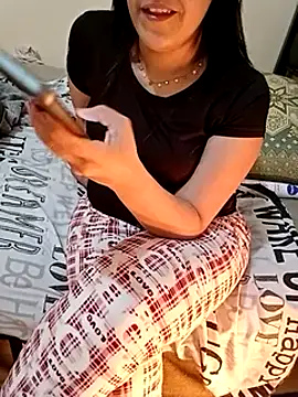 Snapshot of ShadiaStar chatting on February 24, 2025, 11:30 pm ShadiaStar online show from February 24, 2025, 11:30 pm