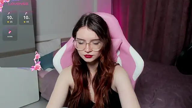 Snapshot of Sonya_Glen chatting on February 24, 2025, 8:03 pm Sonya Glen online show from February 24, 2025, 8:03 pm