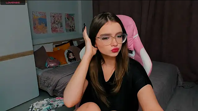 Snapshot of Sonya_Glen chatting on December 3, 2025, 2:30 am Sonya Glen online show from December 3, 2025, 2:30 am