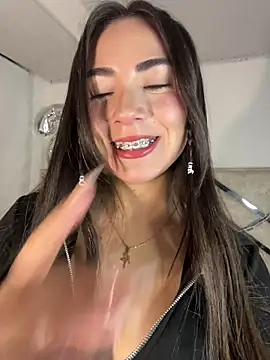 Melody 04 online show from April 5, 2026, 3:58 am