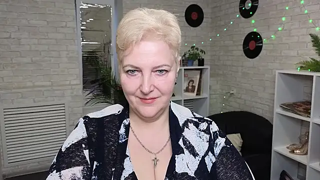 Snapshot of Sandra_Snow chatting on December 22, 2024, 7:00 am Sandra Snow online show from December 22, 2024, 7:00 am