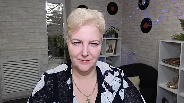 Snapshot of Sandra_Snow chatting on December 22, 2024, 10:38 am Sandra Snow online show from December 22, 2024, 10:38 am